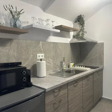 Asprolux Студио с градина 3 Апартаменты Аспровальта