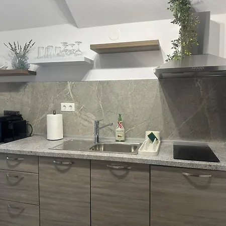 Asprolux Студио с градина 3 Аспровальта